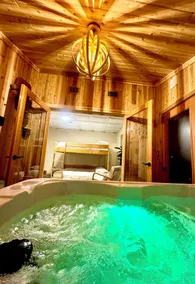 30 acres, steam sauna, hot tub, 7 beds, sleeps 10. We LOVE dogs! - Image 2