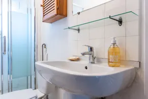 Chalé 'Des Bruyères' com vista para o lago, terraço privado e Wi-Fi - Image 3