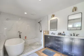 Large 2 Master Bedrooms total 4 bedroom 3 bath, family friendly house with AC - Image 2