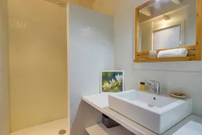 Observance 2 bedroom duplex apartment - Image 2