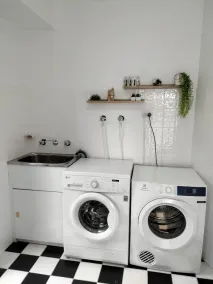 Lakeside self-contained room with private entry - 1 min from Wangi jetty - Image 3