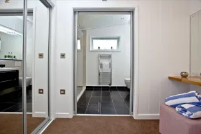 Un lodge con capacidad para 4 personas en 2 habitaciones. - Image 4