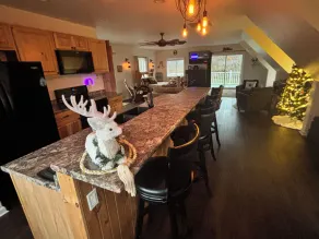 Rusty’s Loft w/pond views! 70 plus positive reviews! - Image 2
