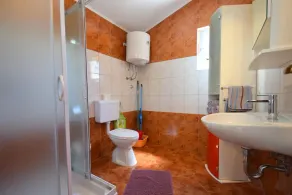 Apartamento para dos personas con una terraza Turčić, Krk (A-19385-a) - Image 2