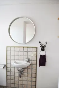 Große Ferienwohnung im Allgäu mit Balkon, Bergblick & Garten kunstvoll gestaltet - Image 3