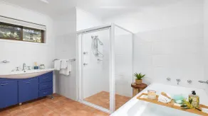 Shoal Bay Oasis – spacious family entertainer with beach views - Image 2