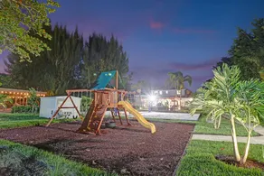 Family estate wprivate pool basketball court - Image 3
