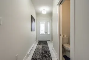 Exquisite Cowie Hill Townhouse - Image 2