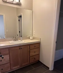 Cheerful 2 Bedroom Home in Eugene - Image 2