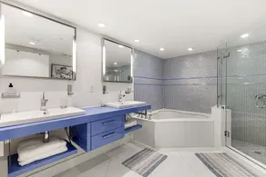 Luxurious 2BD Condo with Direct Ocean Front & Resort Pool in Sunny Isles - Image 5