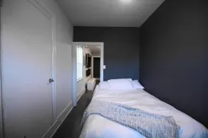 59 Rennell St, Bridgeport · Lovely 1 bedroom cozy modern apartment w/75” 4K TV - Image 5