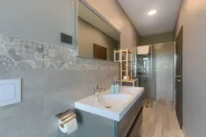 New modern 5-BR villa with pool, indoor wellness, close to beach - Image 5