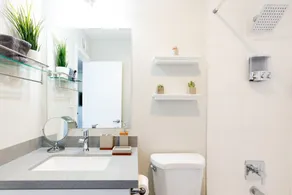 Stylish 2 Bedroom Camelback - Image 4