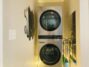 Private Apartment with private entrance, Full Bathroom, Living room, Kitchen - Image 2