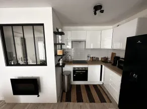 Grand F2 dernier etage belle vue - Image 5