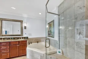 Emerald Grande ❤️❤️ 7th Floor Corner Unit 😎😎 Wrap Around Balcony 🐠🐠 EV Chargers 🦀🦀 - Image 2