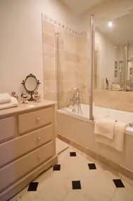 Manoir de la Salle du Roc - Constance suite King size bed. - Image 4