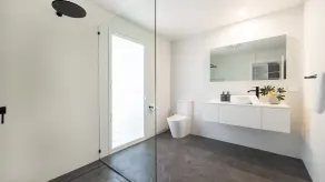 Hideaway on Bond - Image 2