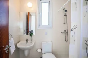 Villa White Moonflower - Image 2