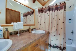 Basecamp for endless adventure, perfect Black Butte location - Hot Tub! - Image 4