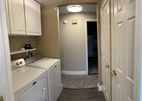 Cozy Updated 3B Home - 5 minutes to the Old Mill! - Image 2