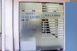 Fabhotel Blue Light - Image 5