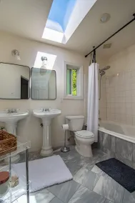 Spacious 4BR Home Near Stadiums - Image 3