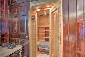 Spacious Hawley Villa Near Lake Wallenpaupack. - Image 4