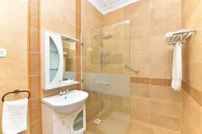 THE PREMIER SUITES - Image 3
