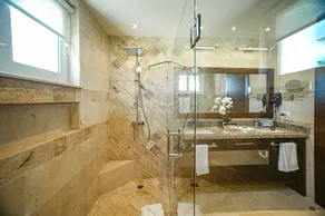 Owner-Rented Contemporary All-Inclusive Tropical Villa - Image 3