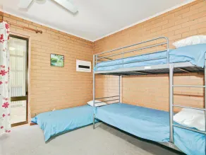 Seaborne Escape - 27 Guests | 2 Bedrooms | 4 Beds | 1 Bathroom - Master Bedroom: Queen bed, Bedroom 2: 1 Set of Bunk beds and 1 Trundle bed, Lounge: 1 Sofa bed - Image 5
