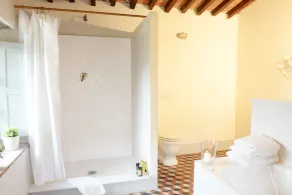 Klassiskt toskansk bondgård med stor pool i bergen nära Lucca, 14 sovplatser - Image 4