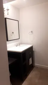 Entire 4 Bedroom Home with easy access - Image 4