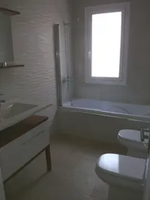 Fritliggende villa, privat pool og internet inden for 10 min gang til stranden - Image 4