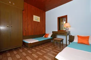 D - large apt with big terrace, next to the beach - Image 4