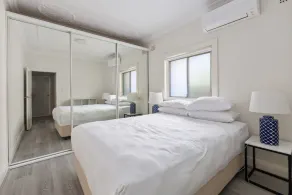 2-Bed Apartment Near Manly Beach - Image 4