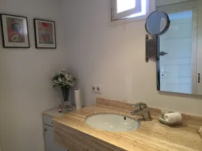 Havsfront lägenhet med spektakulär utsikt över hamnen (WIFI och satellit-TV) - Image 3