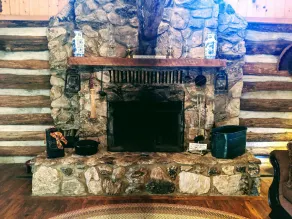 Private Lakefront Log Cabin Near Hermann Wine Country Sleeps 8 - Image 3