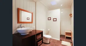 1 Bedroom Cottage, overlooking the Vineyard - Image 2