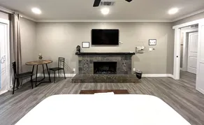 Green River: Cozy 4 Bedroom guest quarters - Image 3