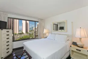 Monthly Discovery Bay 1403 1 Bedroom Ocean / Sunset / Marina / City Views Queen Bed, Sofa Bed - Image 3