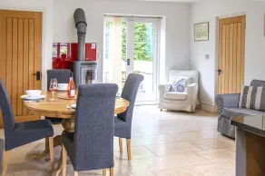 Lovely Cotswolds farm house on an award winning vineyard with stunning views - Image 3