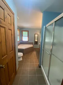 10 Mins to Downtown, Hot-Tub, Pet friendly, Covered Porch, Firepit, 2400 sq ft - Image 3
