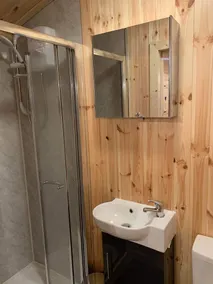 Romantic Ensuite Shepherd's with Countryside views - Image 4