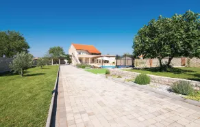 Five-Bedroom Holiday Home In Gorica - Image 2