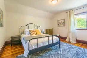 Stylish, modern loft with historic charm - Image 4