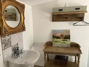 Outstandingly Situated Cosy Shepherds Hut - Image 3