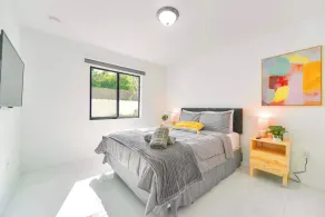 Stunning 3-Bedroom Duplex with Free Parking - Image 5