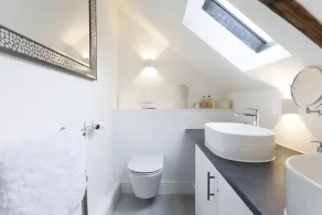 2 Bed 2 Bath 'Luksus Cottage, Car Parking & Garden - Image 4