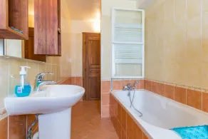 Homerez - Casa a Éringes, parcheggio incluso - Image 3